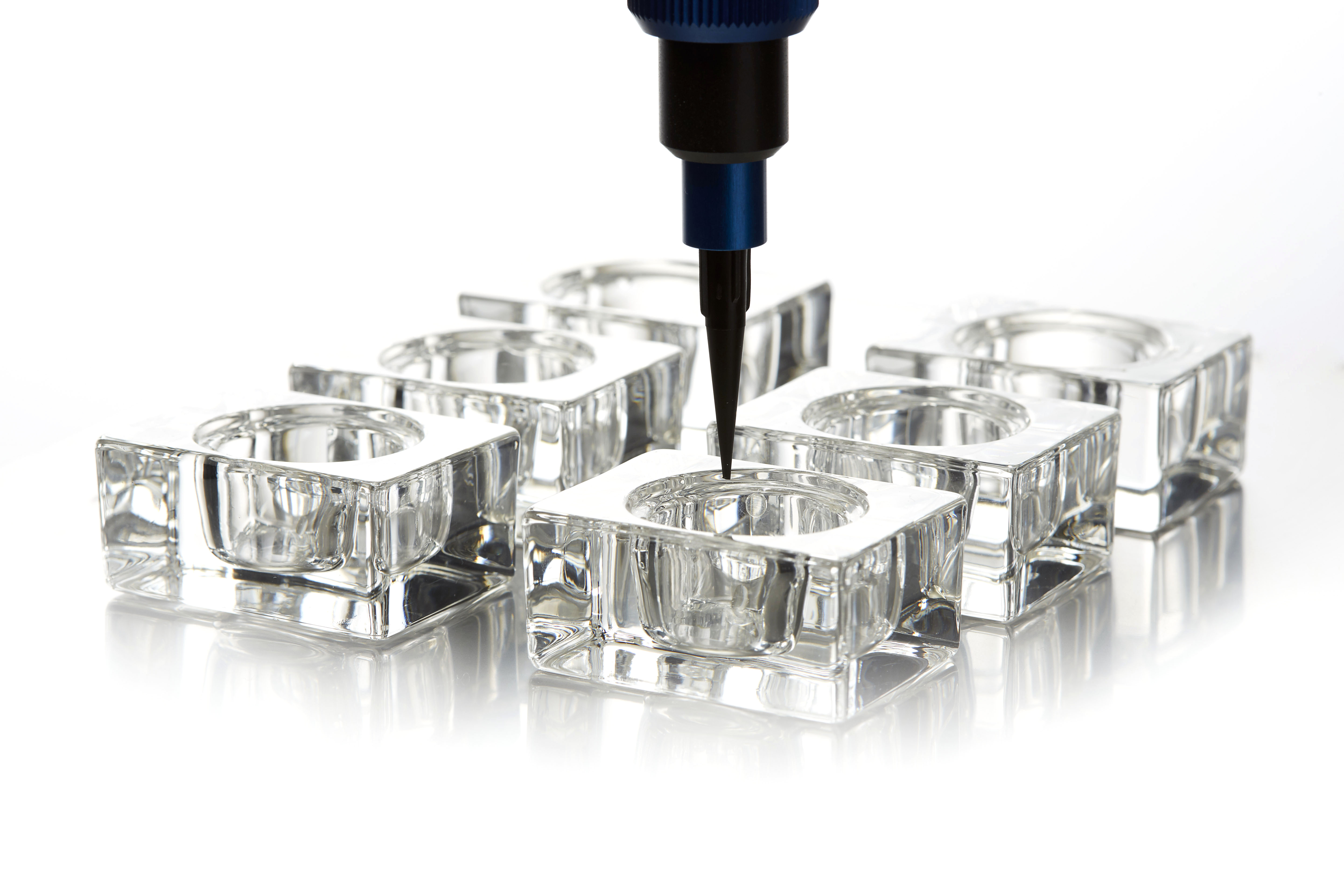 Assemblage industriel collage du verre et du métal